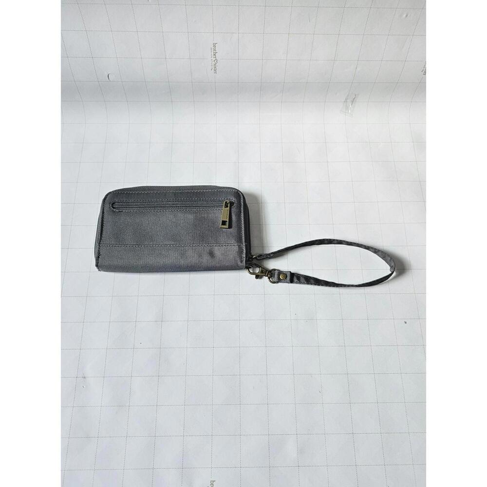 Travelon Gray Wristlet Wallet